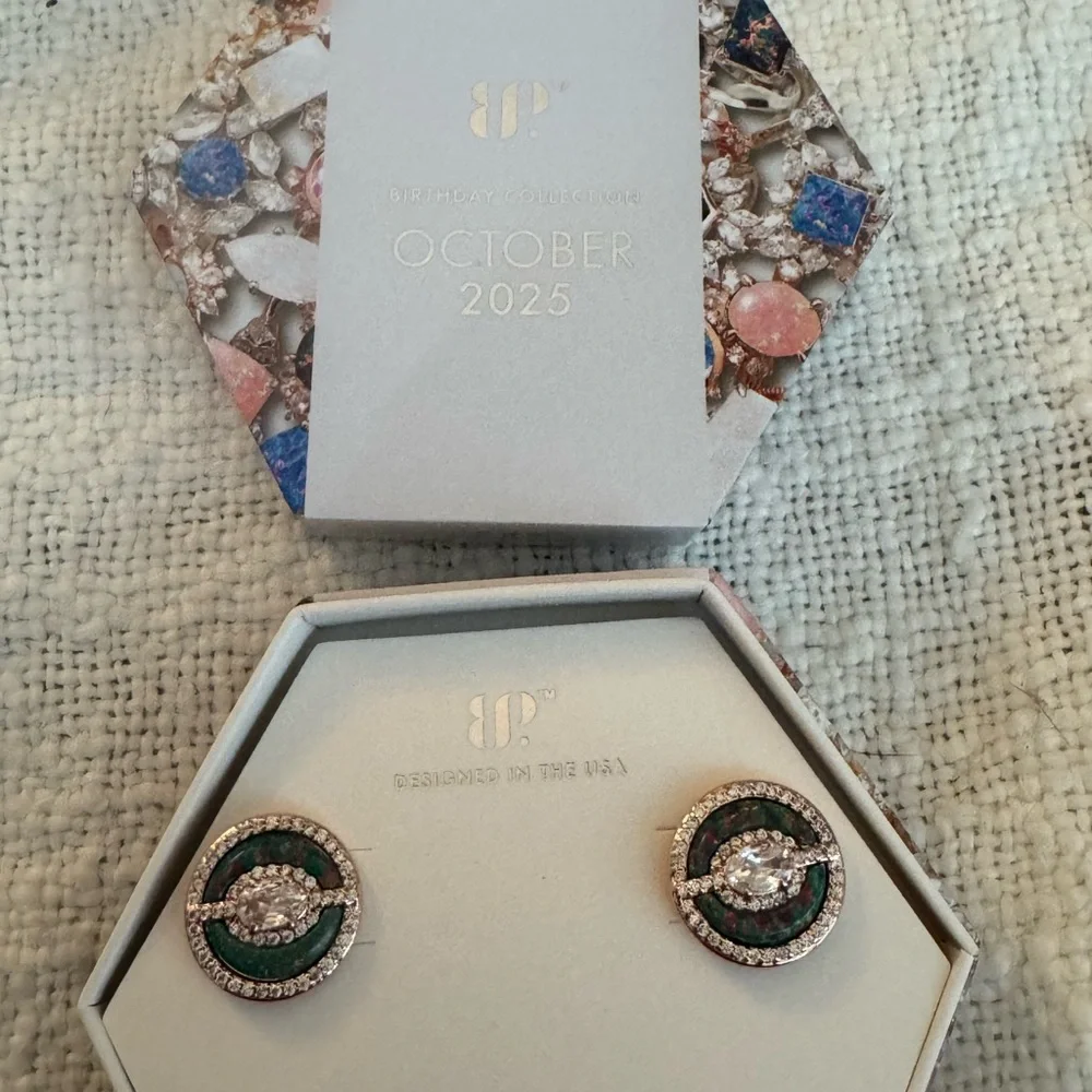 ✨ Birthday Collection – October 2025 ✨
Style: ER56657 – Whisper To Me Louder - Picture 3 of 3